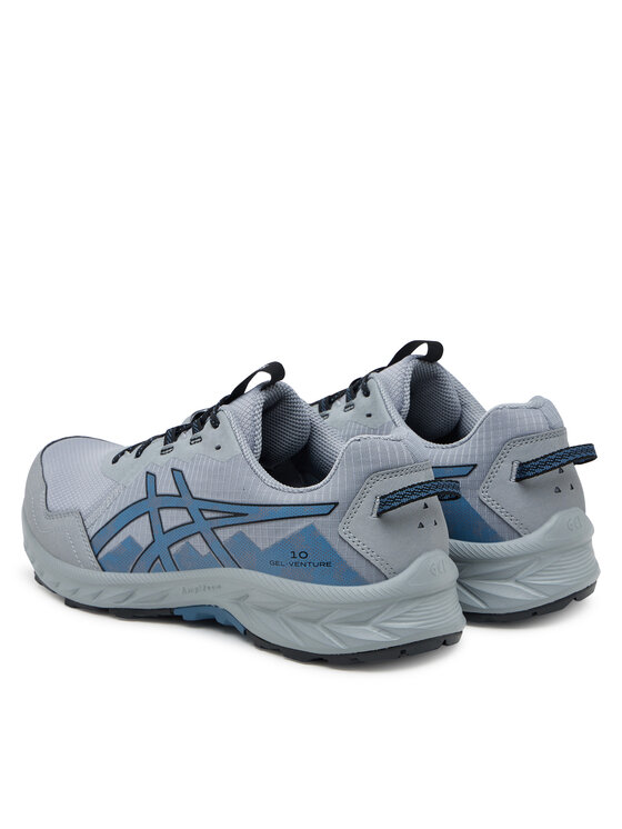 Buty sportowe widziane pod kątem z tyłu, ustawione obok siebie.