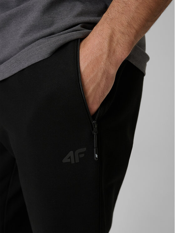 4F 4F Spodnie dresowe NOS Czarny Regular Fit