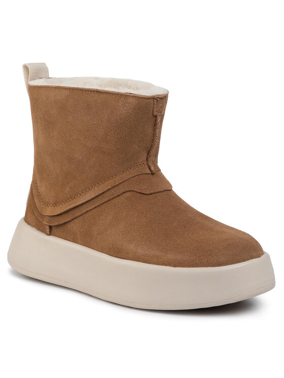 ugg classic boom boots in chestnut