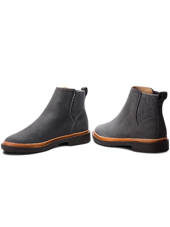 Clarks trace deals fall black