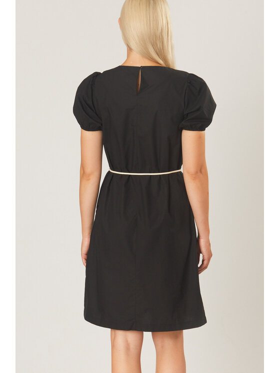 QUIOSQUE QUIOSQUE Každodenní šaty WARPI DRESS Černá Regular Fit