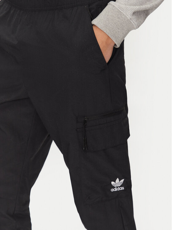 adidas adidas Pantaloni trening Trefoil Essentials Woven Cargo JD2453 Negru Regular Fit
