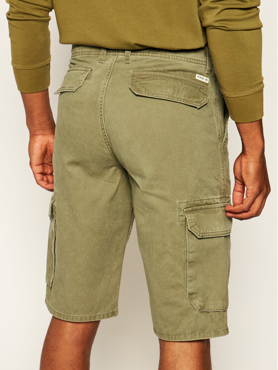 Wrangler Wrangler Pantalon scurți din material Cargo W15DKC275 Verde Regular Fit
