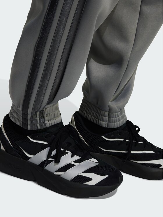 adidas adidas Spodnie dresowe 151845 Szary Loose Fit