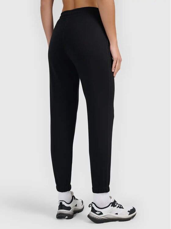 4F 4F Spodnie dresowe 4FWMM00TTROF1658-20S Czarny Jogger Fit