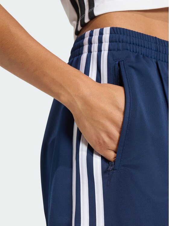 adidas adidas Szorty materiałowe Firebird Classic Niebieski jasny Loose Fit