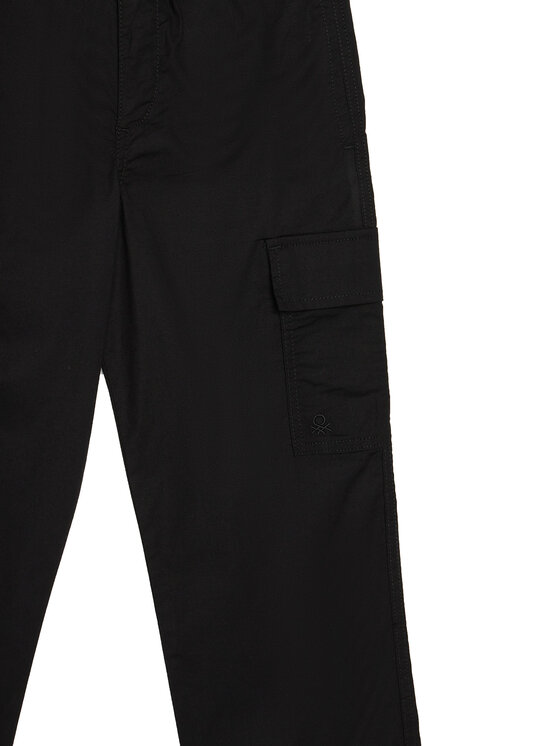 United Colors Of Benetton United Colors Of Benetton Pantaloni di tessuto 4L2VCF04I Nero Straight Fit