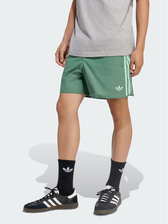 adidas adidas Szorty materiałowe 159299 Zielony Regular Fit