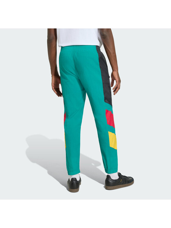 adidas adidas Spodnie dresowe 169207 Zielony Regular Fit