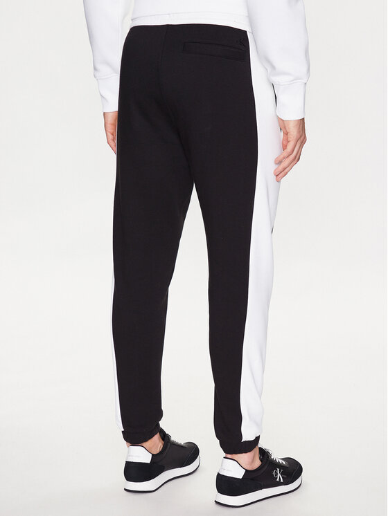 Calvin Klein Jeans Jogginghose J30J323155 Schwarz Regular Fit  