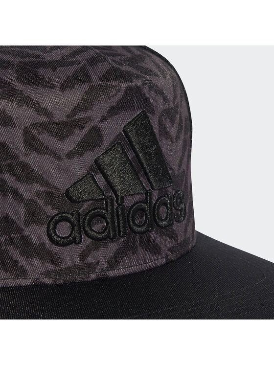 Trucker adidas store