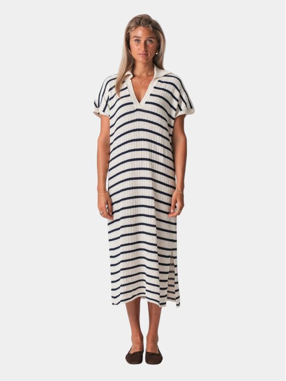 TeeShoppen TeeShoppen Sukienka codzienna 'Basic Collection' Biały Regular Fit