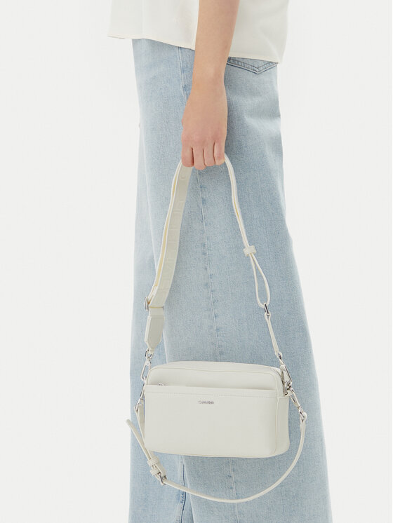 Calvin Klein Calvin Klein Torebka Ck Must Convertible Camera Bag K60K612901 Écru