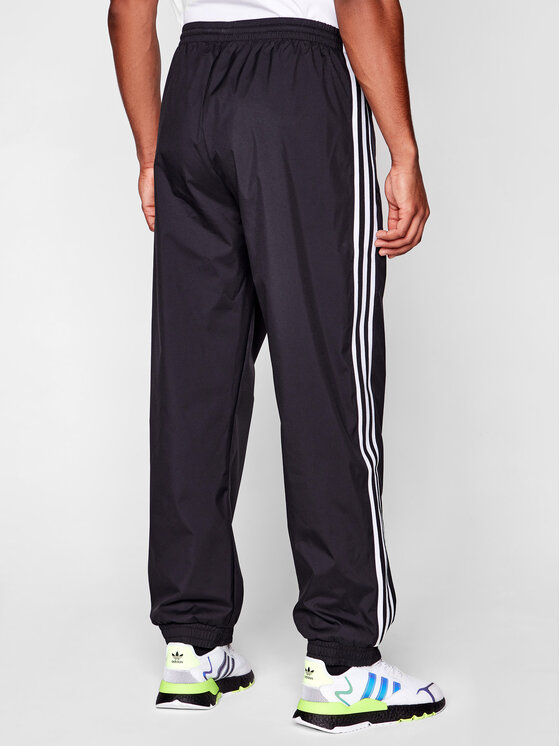 adidas Spodnie dresowe adicolor 3D Trefoil 3-Stripes GN3543 Czarny Regular  Fit | Modivo.pl