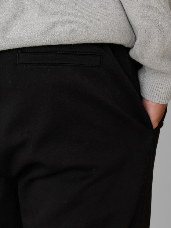 4F 4F Chinosy CITY Czarny Regular Fit