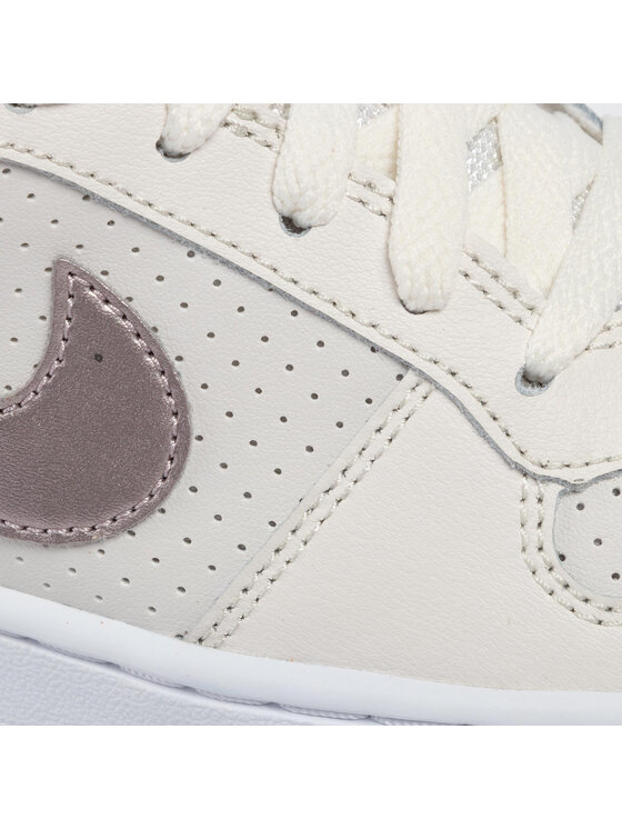 Nike 845104 sales
