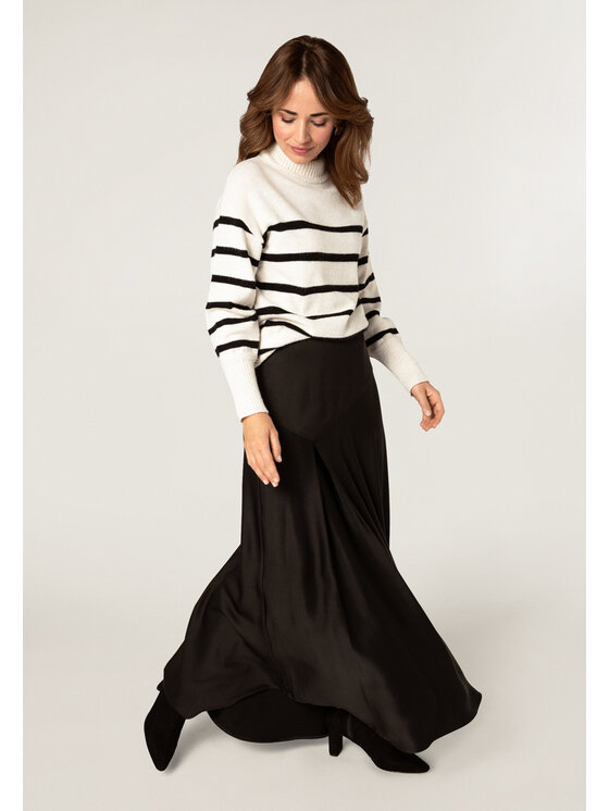 QUIOSQUE QUIOSQUE Sukňa 7TN001 Čierna Regular Fit
