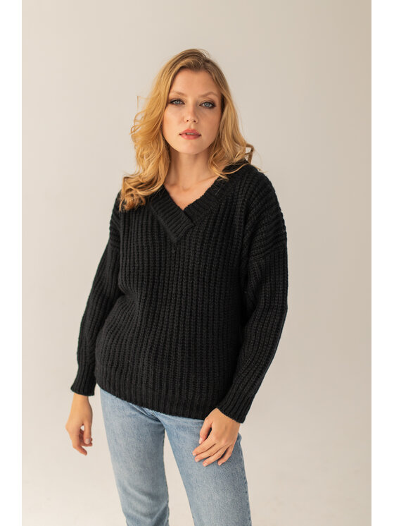 Entelier Entelier Sweter z dekoltem Czarny Oversize