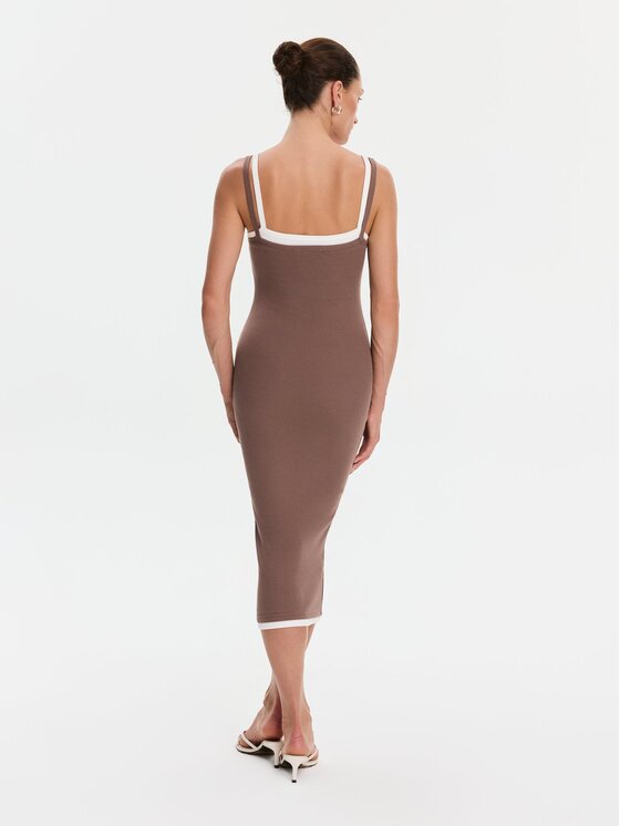 Nudyess Nudyess Sukienka codzienna Lisa z prążka Brązowy Slim Fit