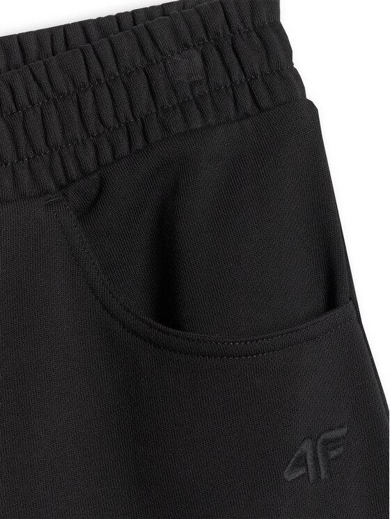 4F 4F Spodnie dresowe ESSENTIALS Czarny Loose Fit