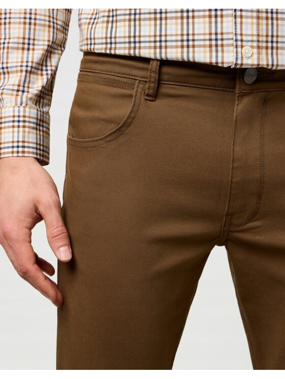 Wrangler Wrangler Spodnie materiałowe Greensboro Brązowy Regular Fit