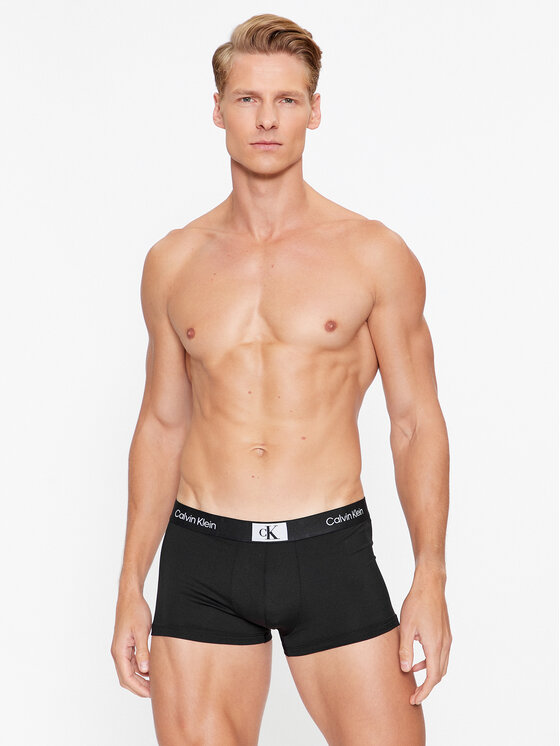 Calvin Klein Underwear Calvin Klein Underwear Komplekti kuulub 3 paari boksereid 000NB3532A Must