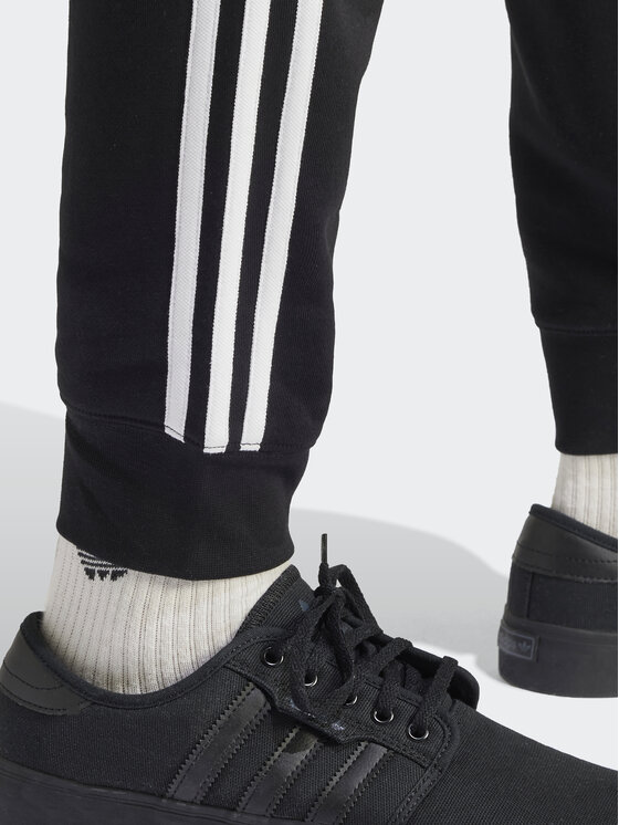adidas adidas Spodnie dresowe adicolor 3-Stripes IU2353 Czarny Slim Fit