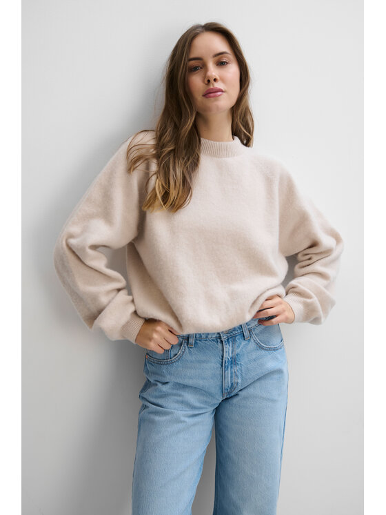 Fobya Fobya Sweter F2082 Beżowy jasny Basic Fit