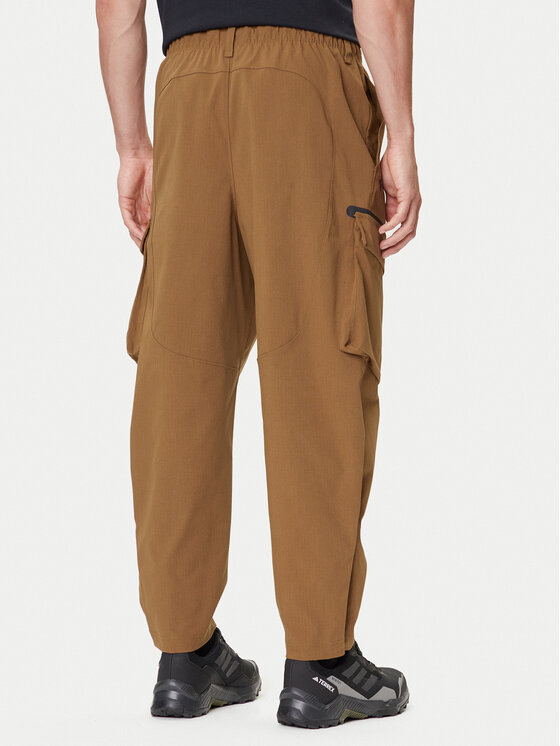 Under Armour Under Armour Hlače iz tkanine Unstoppable 1388827 Rjava Loose Fit