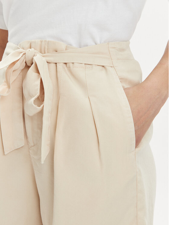 Vero Moda Vero Moda Szövet rövidnadrág Mia 10209543 Bézs Slim Fit