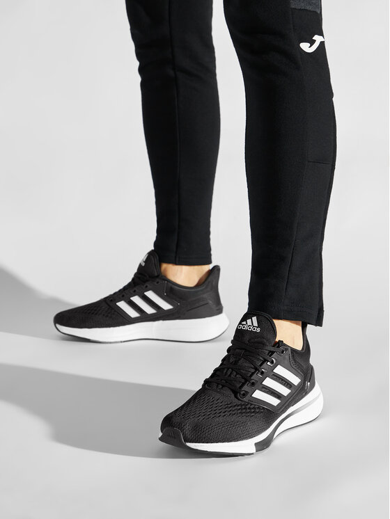 adidas adidas Маратонки за бягане Eq21 Run GY2190 Черен