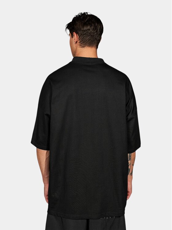 MADE BY SOCIETY MADE BY SOCIETY T-Shirt Our Signature - T17795 Czarny Basic Fit