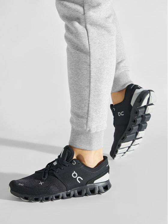 On On Маратонки за бягане Cloud X 3 6098705 Черен