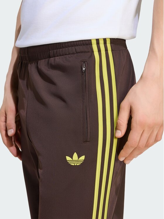 adidas adidas Spodnie materiałowe 159128 Brązowy Regular Fit