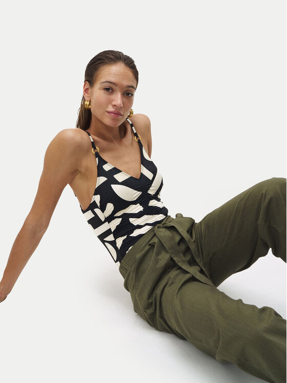 Triumph Triumph Hlače iz tkanine Summer 10222571 Zelena Relaxed Fit