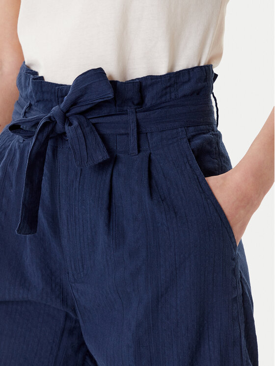 Mustang Mustang Pantaloncini di tessuto Darrah 1016586 Blu scuro Relaxed Fit