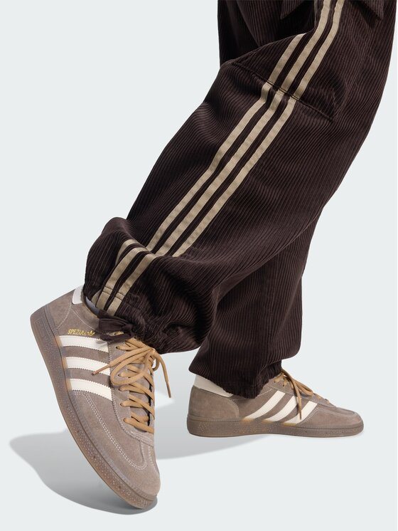 adidas adidas Spodnie materiałowe 169004 Brązowy Loose Fit