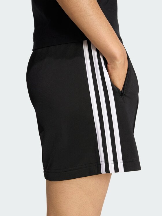adidas adidas Szorty materiałowe Firebird Classic Czarny Loose Fit