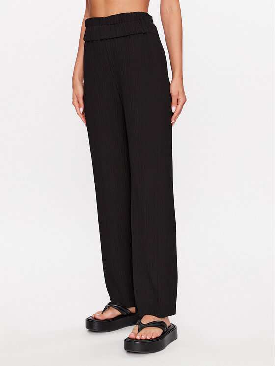 YAS YAS Pantaloni din material 26028051 Negru Regular Fit