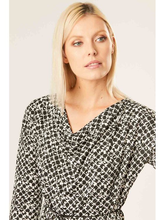 QUIOSQUE QUIOSQUE Každodenní šaty OPARTE DRESS Barevná Regular Fit