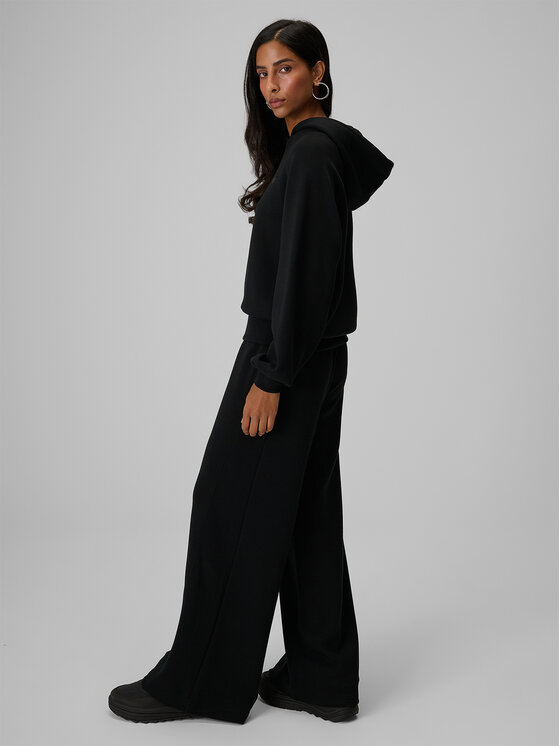 4F 4F Spodnie dresowe ESSENTIAL Czarny Regular Fit