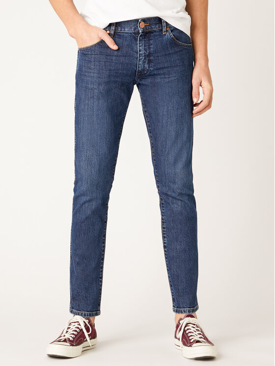 relaxed straight levis