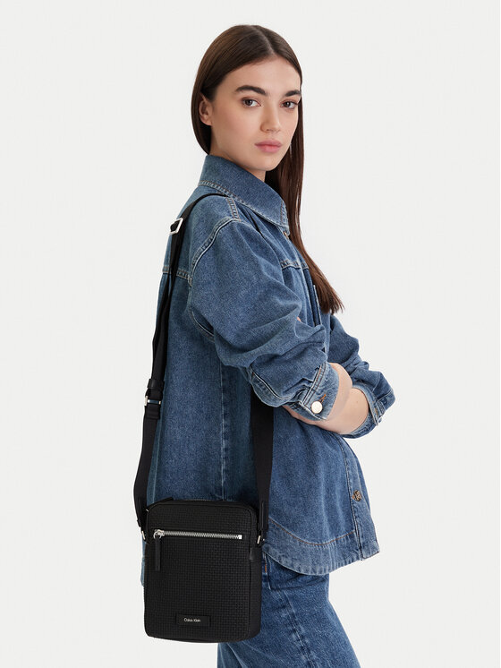 Calvin Klein Calvin Klein Crossover torbica Embossed Woven Reporter LV04D3208G Crna