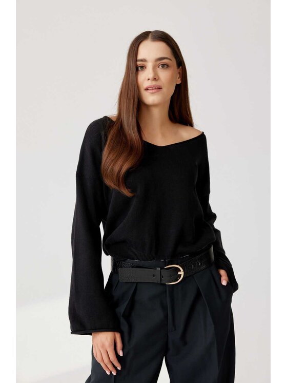 Sweter, rozmiar M/L, Czarny, z deklotem v i rozszerzanymi rękawami