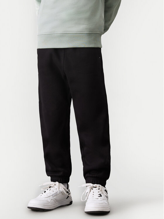 Calvin Klein Jeans Teplákové nohavice IB0IB02327 Čierna Regular Fit