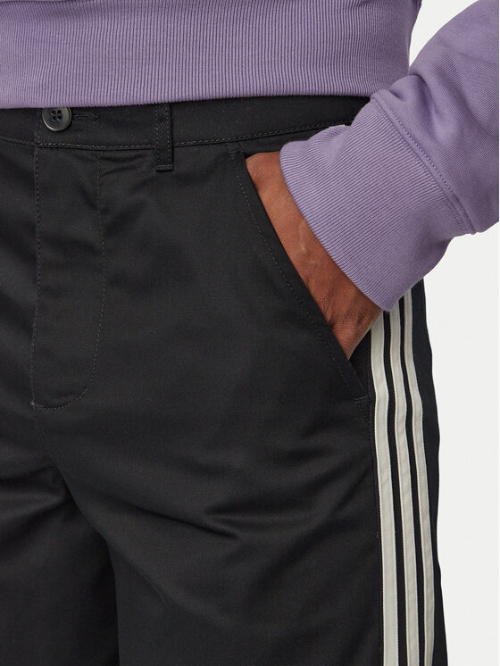 adidas adidas Spodnie materiałowe 3 Stripes Pleated Trousers KE4177 Czarny Regular Fit