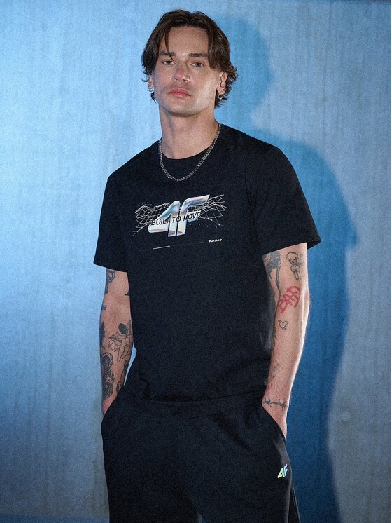 4F 4F T-Shirt IN MOTION Czarny Regular Fit