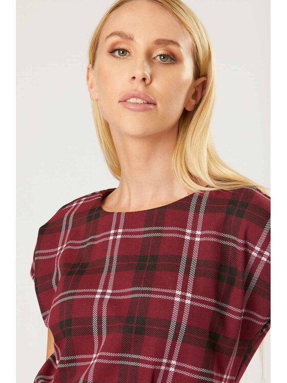 QUIOSQUE QUIOSQUE Sukienka codzienna NONPEPITA DRESS Różowy Regular Fit