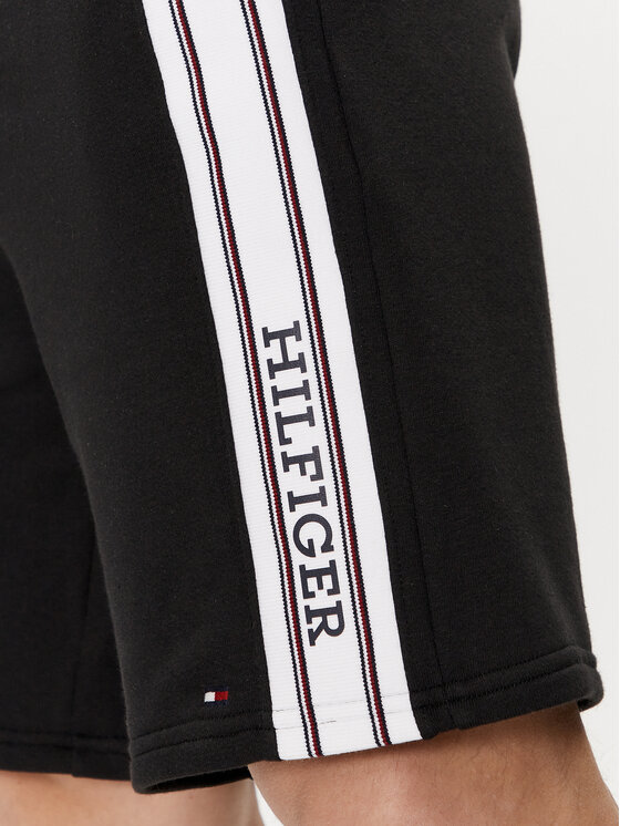 Tommy Hilfiger Tommy Hilfiger Pantaloni scurți sport UM0UM03200 Negru Regular Fit