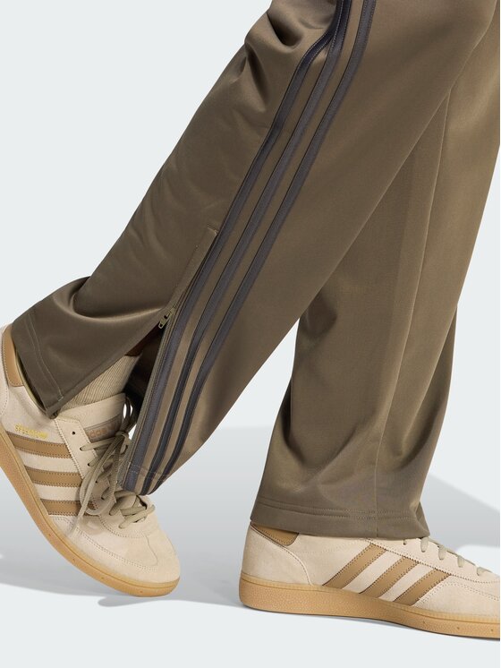 adidas adidas Spodnie materiałowe 159128 Brązowy Regular Fit